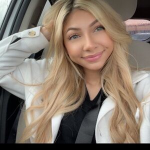 Meet your Posher, Simone